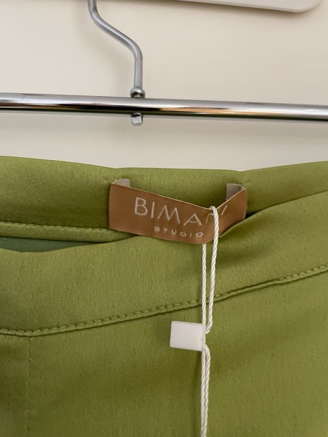 Pantalón verde satinado de Bimani nuevo