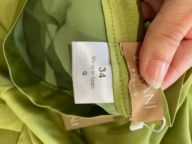 Pantalón verde satinado de Bimani nuevo
