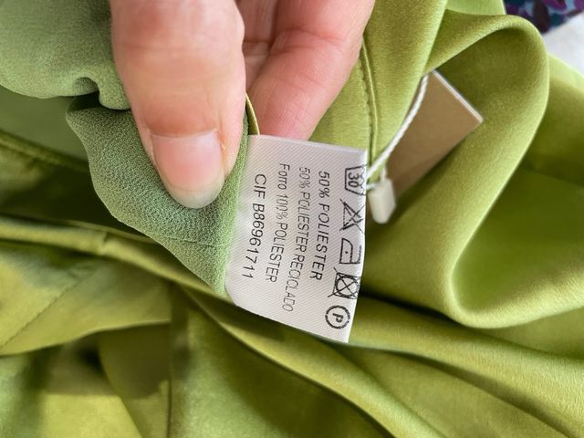 Pantalón verde satinado de Bimani nuevo
