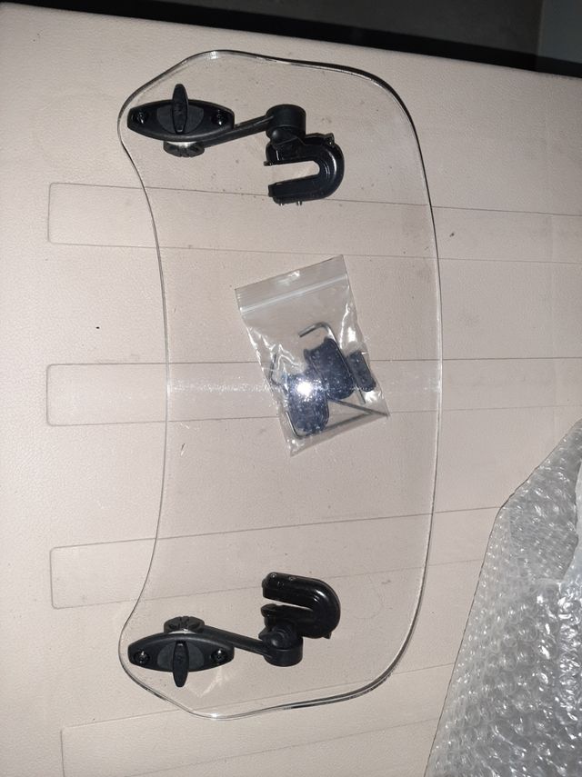 Pestañas por parabrisas.