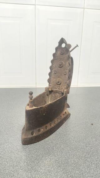 PLANCHA ANTIGUA DE CARBON