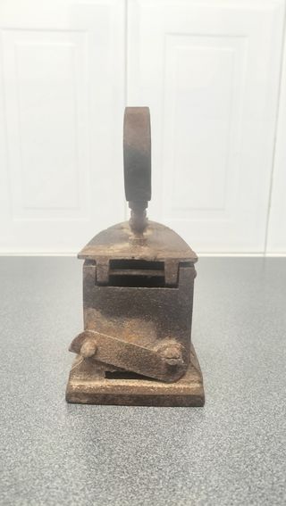 PLANCHA ANTIGUA DE CARBON