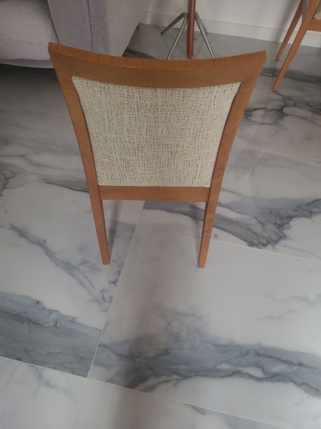 2 sillas nuevas. Cada una 3 0 euros