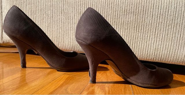 Zapatos salón. N° 37. Massimo Dutti.