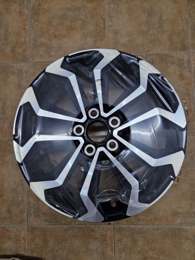 LLANTAS TOYOTA YARIS CROSS 