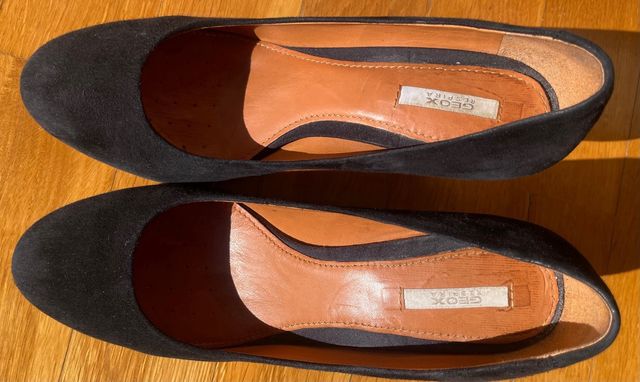 Zapato salón ante negro Geox nº 36