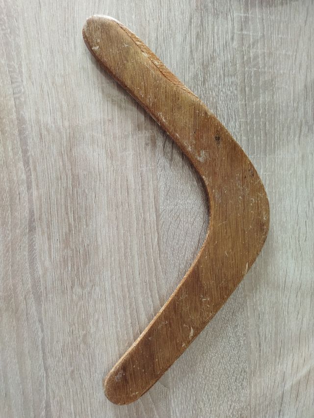 Bumerang australiano tallado