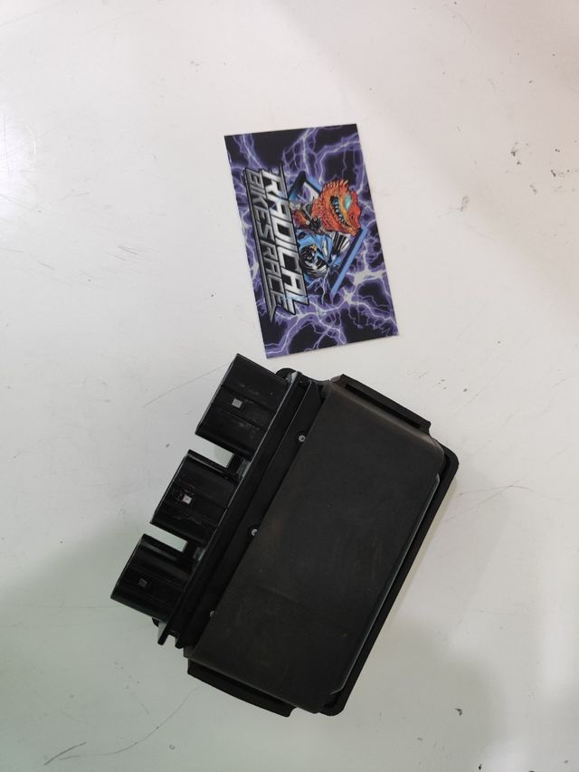 Caja relés er6f/ninja 400/ninja 650