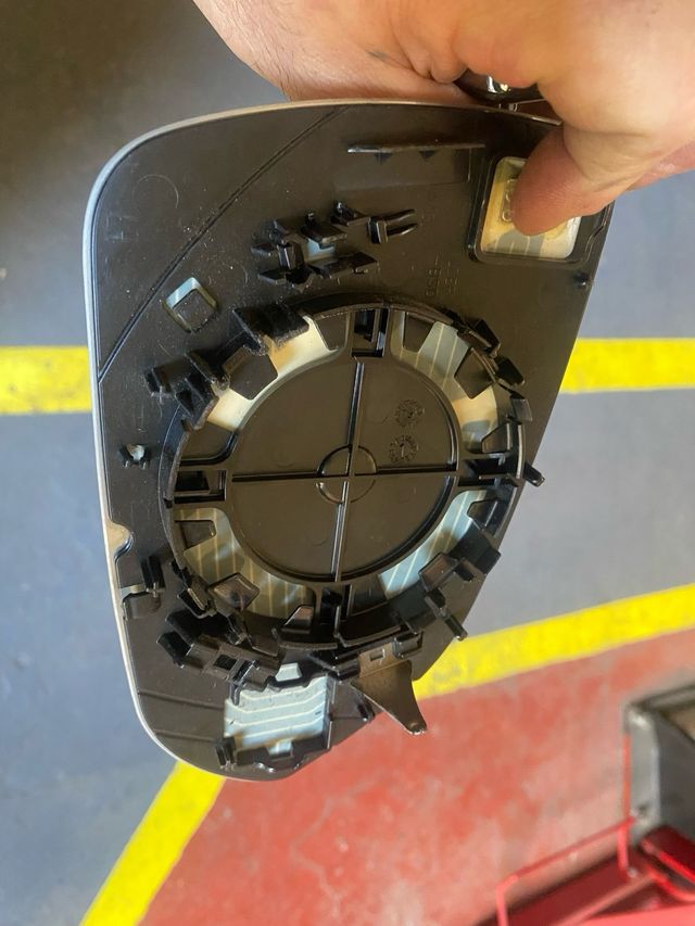 Tapa espejo y cristal los dos derechos 30 €