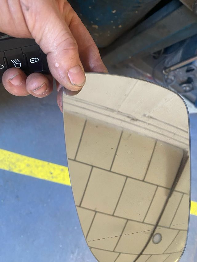 Tapa espejo y cristal los dos derechos 30 €