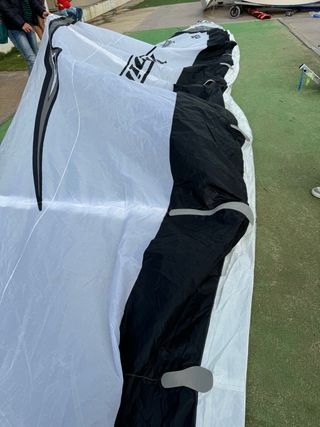 Vela kitesurf Wipika 14,9 con mochila