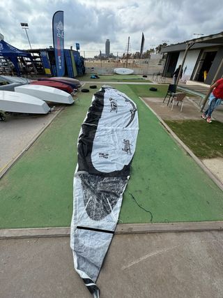 Vela kitesurf Wipika 14,9 con mochila