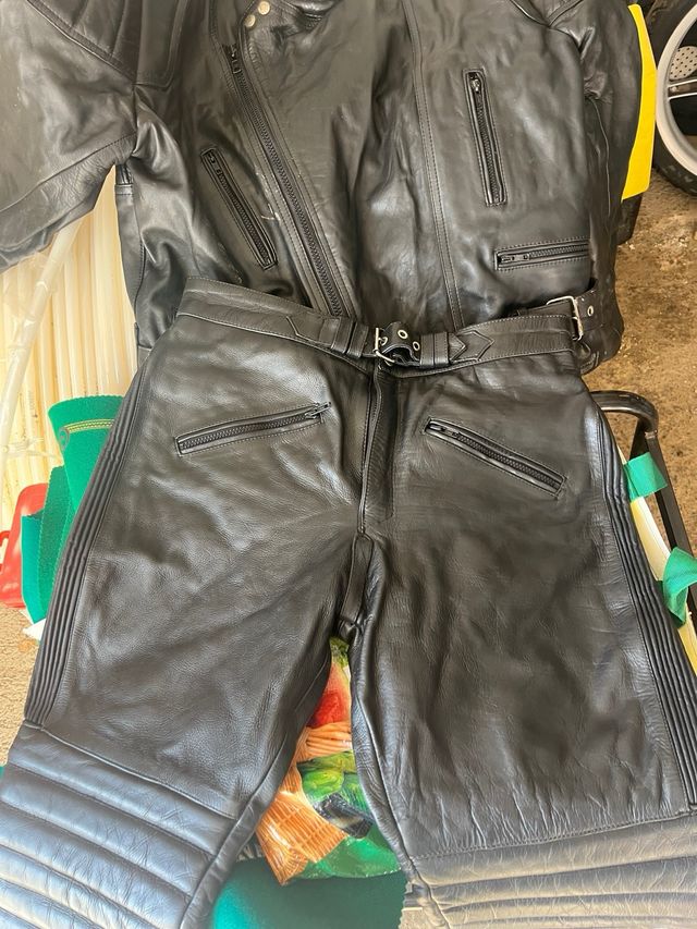 Traje de moto de cuero