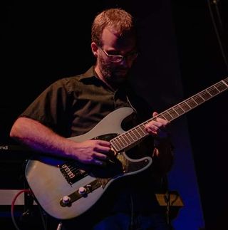 Clases de guitarra y bajo eléctrico.
