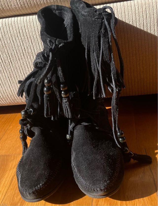 Botas ante negro con flecos. Nº 36