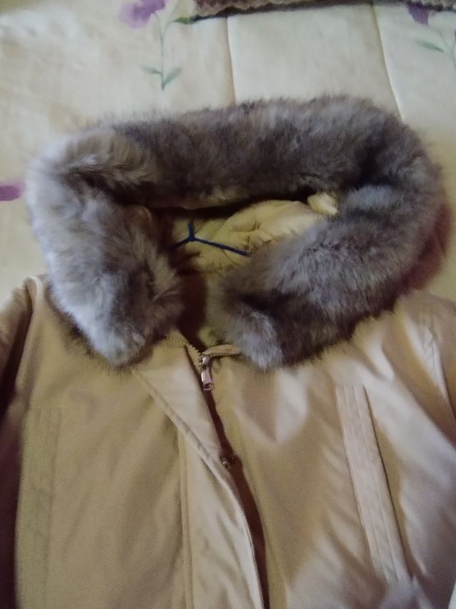 Chaqueton con gorro el pelo es desmontable