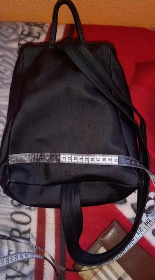 Mochila negra de mujer.