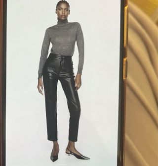 Pantalón efecto piel MOM FIT