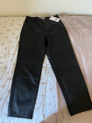 Pantalón efecto piel MOM FIT