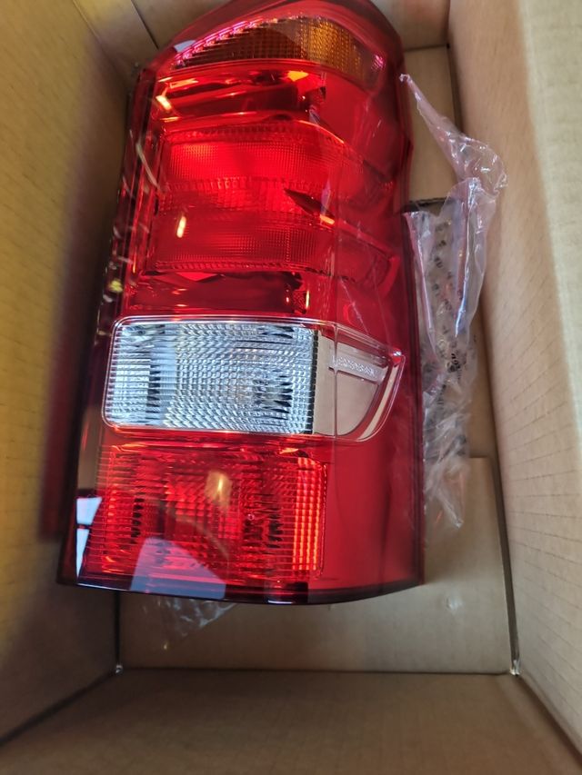 Piloto trasero derecho mercedes V220