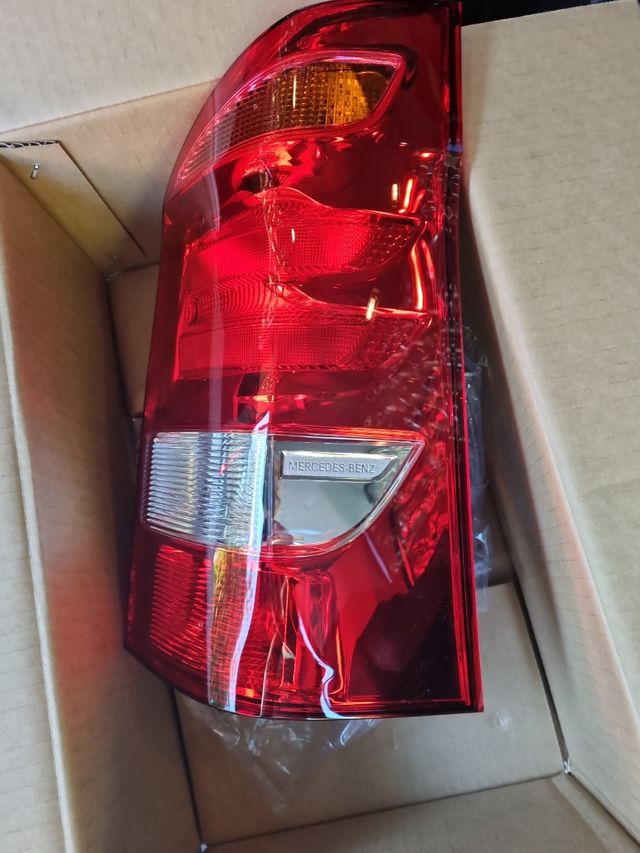 Piloto trasero derecho mercedes V220