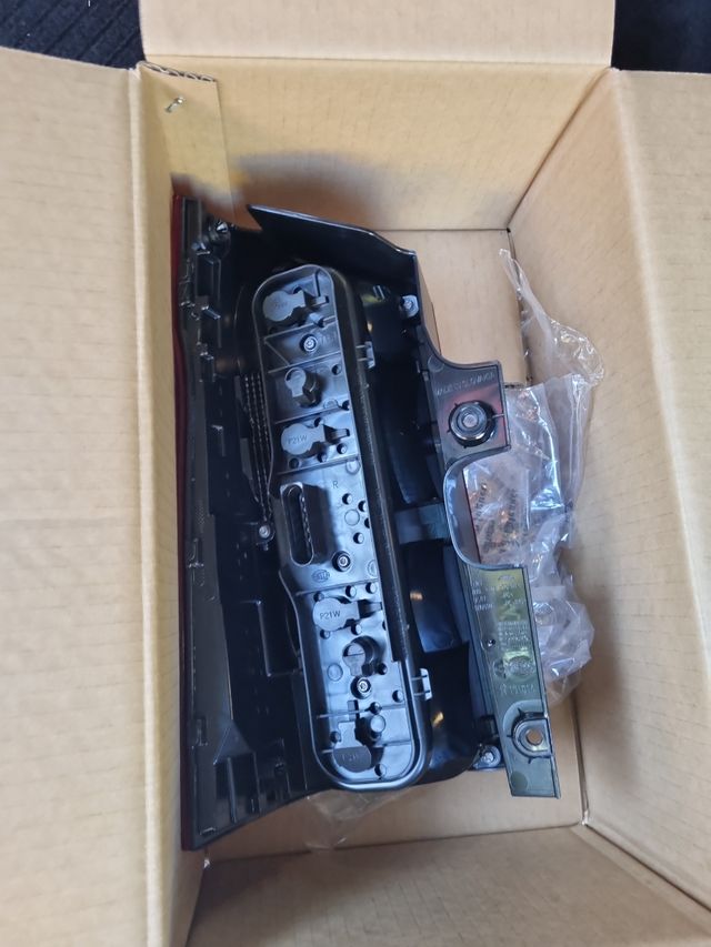 Piloto trasero derecho mercedes V220