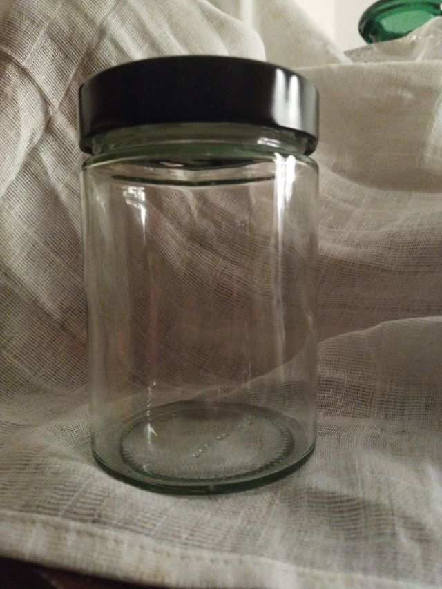 26 Tarros o botes de cristal iguales. Mira 3 fotos