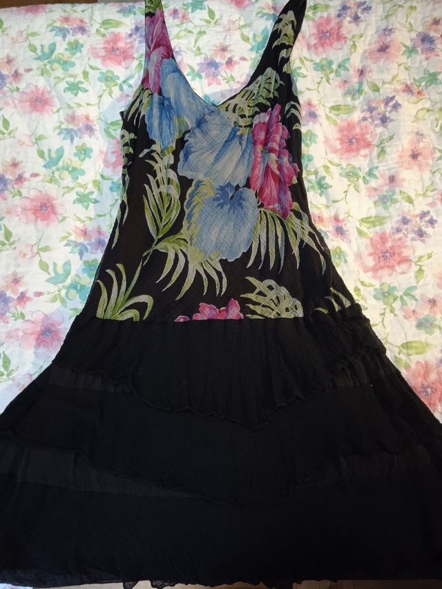 Vestido negro estampado volantes M
