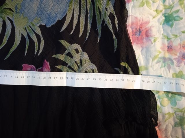 Vestido negro estampado volantes M