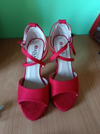 Sandalias rojas