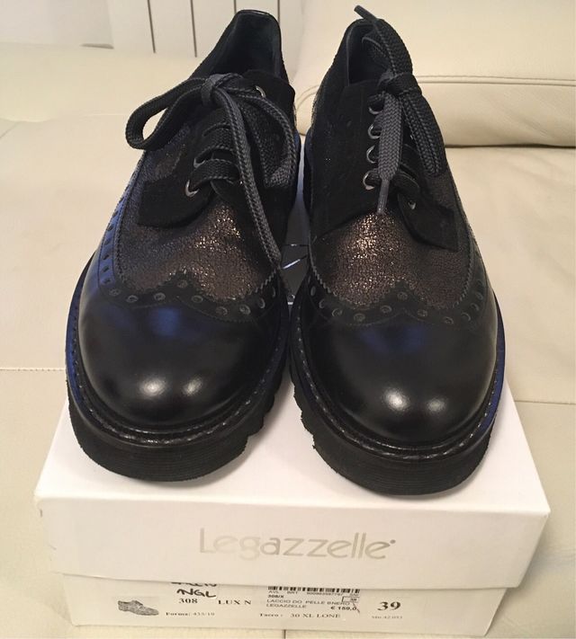 Scarpe nuove in pelle