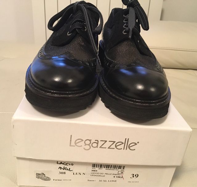 Scarpe nuove in pelle