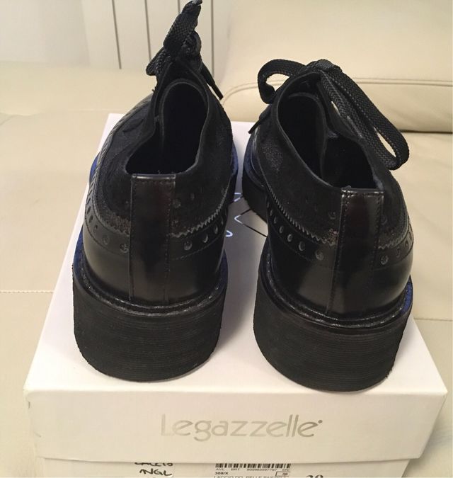 Scarpe nuove in pelle