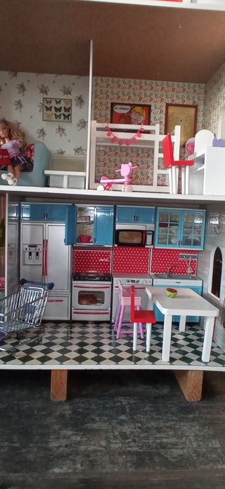 Casa de muñecas de madera tamaño Barbie