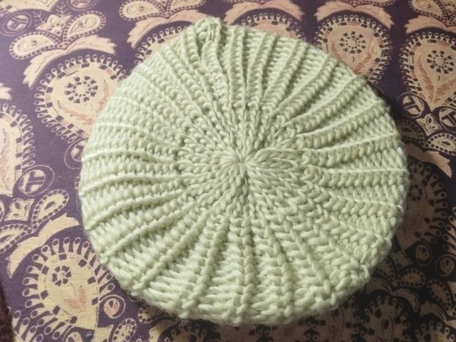 Boina de crochet hecha a mano talla M