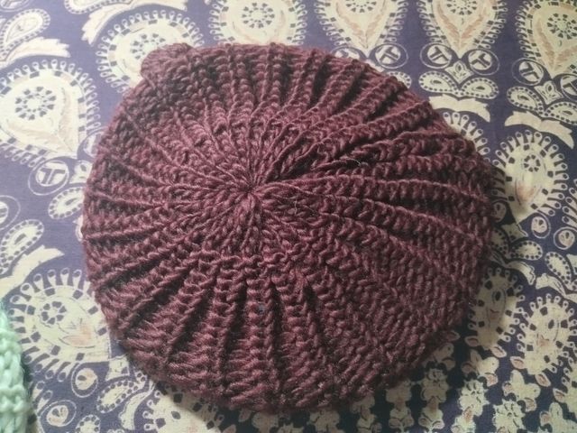 Boina talla M granate, artesanía. Nueva