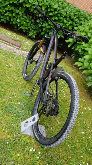 bicicleta descenso canyon