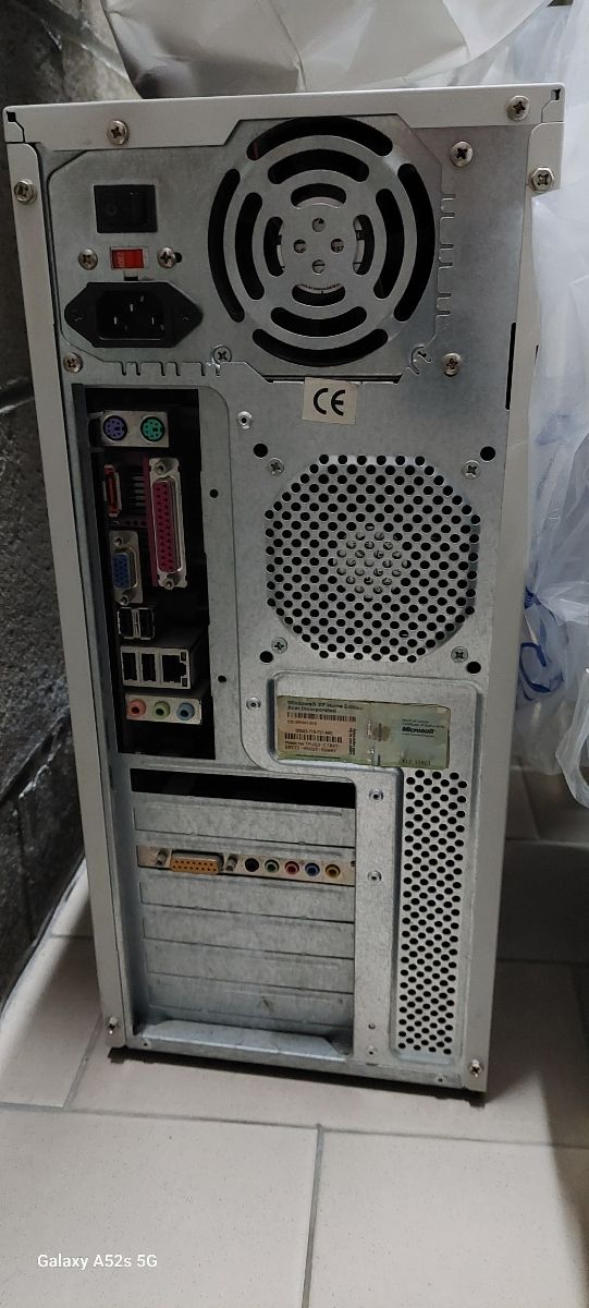 Pc fisso pentium 4 con video 23"