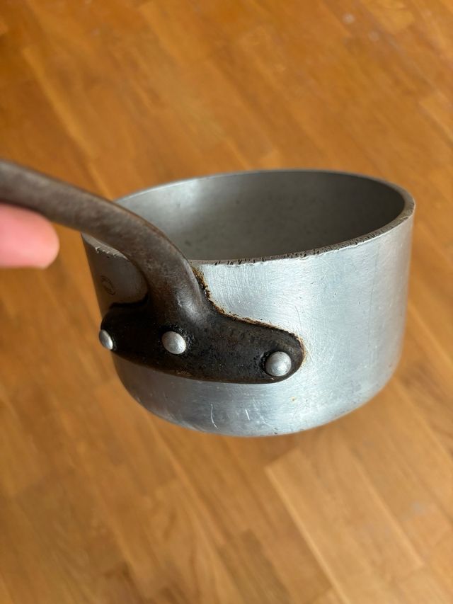 Olla de aluminio martillado
