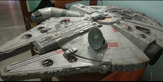 Halcón Milenario star wars hasbro.