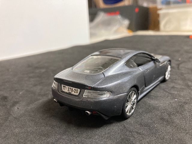 1/43 Aston Martin DB9 James Bond