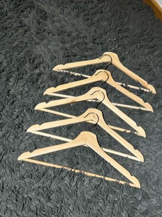 perchas madera Buenrang 20 perchas 6€