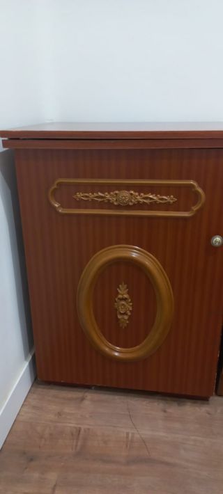 Maquina de coser Refrey 427 con mueble