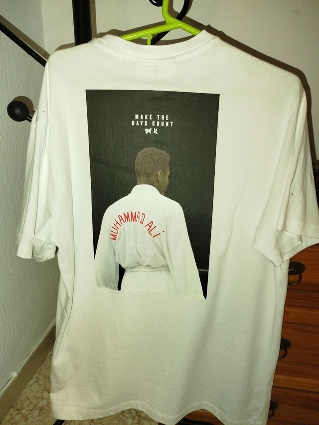 Camiseta Bershka con SUPERARE