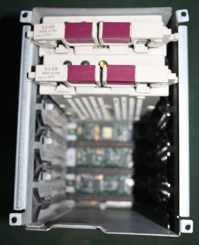 Bahia 5 discos SCSI (3) UltraWide dos discos 4,3Gb