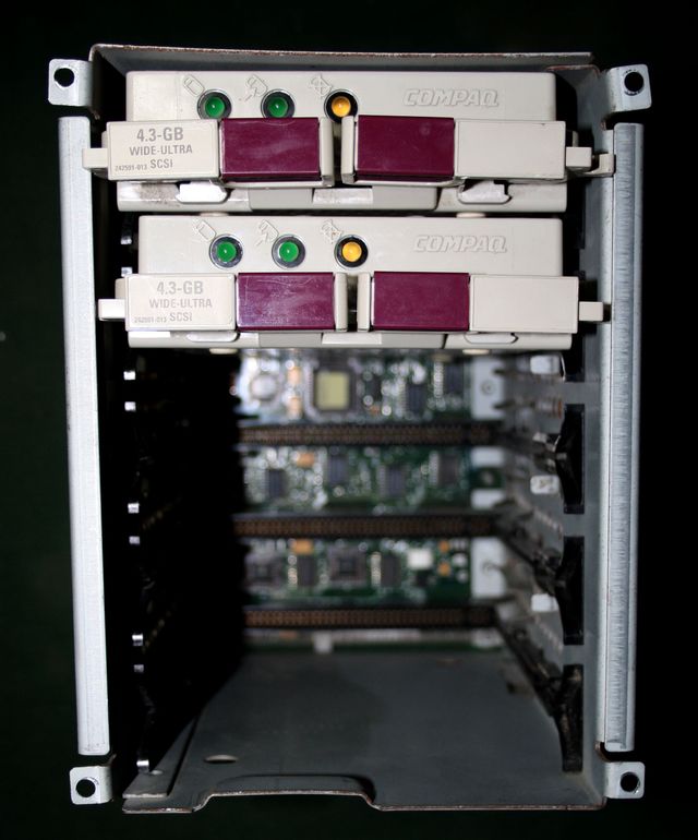 Bahia 5 discos SCSI (3) UltraWide dos discos 4,3Gb