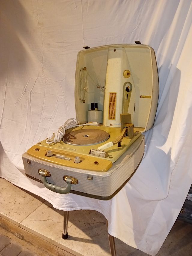 ¡OCASIÓN! Tocadiscos/ Vitrola Philips.