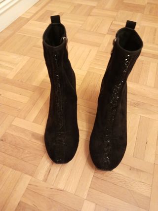 Botines de cuña y antelina negros 