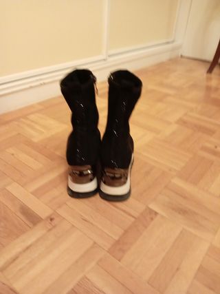 Botines de cuña y antelina negros 
