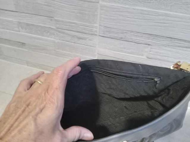 Borsa grigia a tracolla